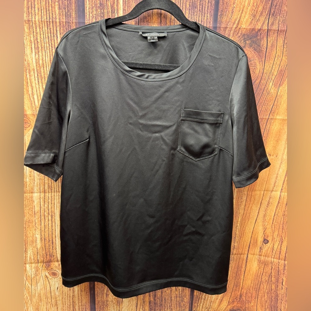 ST JOHN Size Large Solid Black Short Sleeve Pocket Shirt Like New Triacetate
